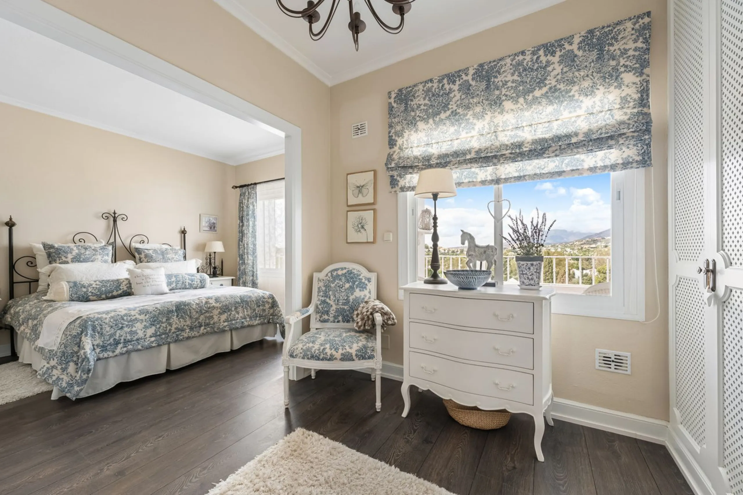 House - Townhouse в продаже в Marbella, Málaga. В доме 3 спален и 3 ванных комнат. Площадь дома 100 м²