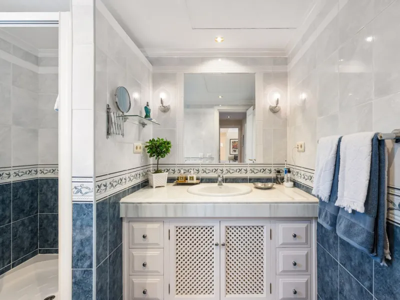 House - Townhouse в продаже в Marbella, Málaga. В доме 3 спален и 3 ванных комнат. Площадь дома 100 м²