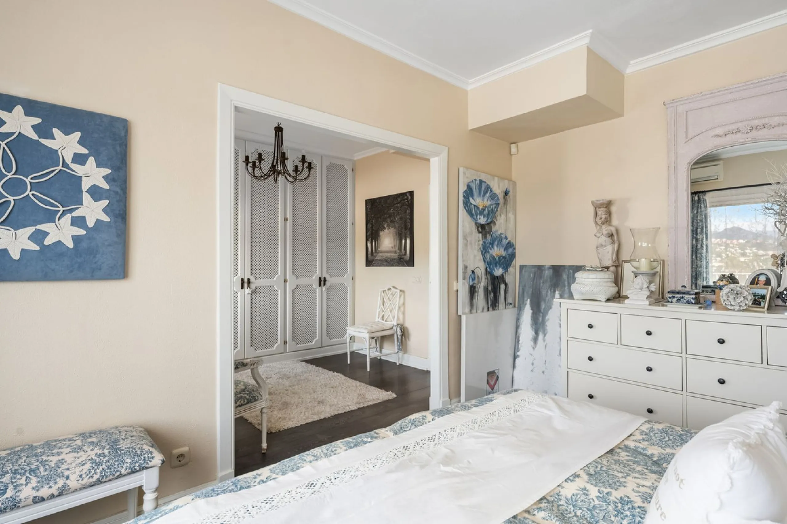 House - Townhouse в продаже в Marbella, Málaga. В доме 3 спален и 3 ванных комнат. Площадь дома 100 м²
