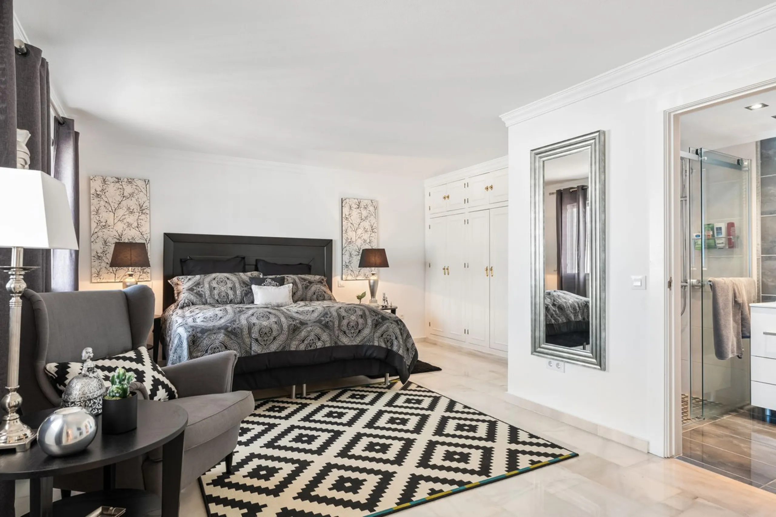 House - Townhouse в продаже в Marbella, Málaga. В доме 3 спален и 3 ванных комнат. Площадь дома 100 м²