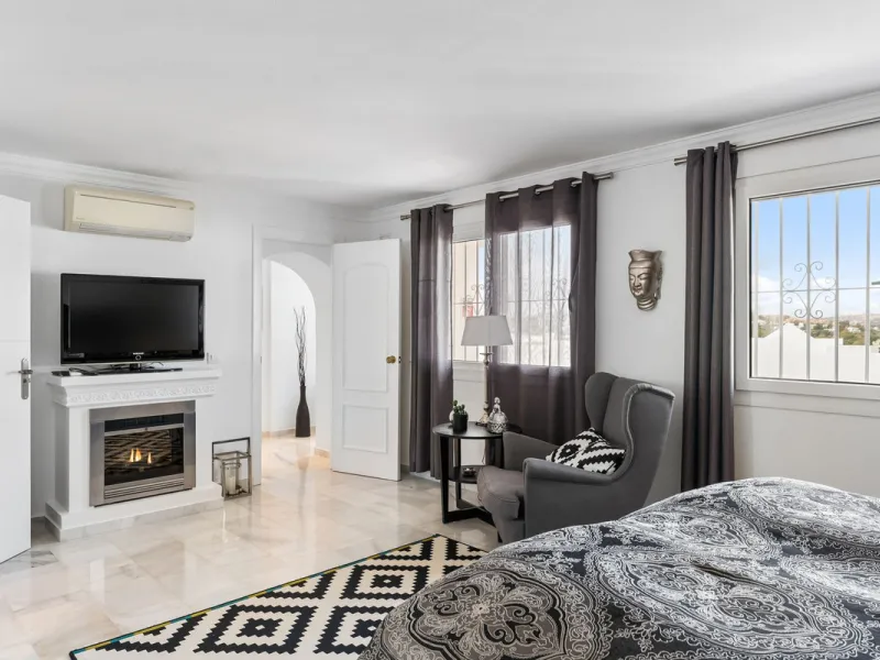 House - Townhouse в продаже в Marbella, Málaga. В доме 3 спален и 3 ванных комнат. Площадь дома 100 м²