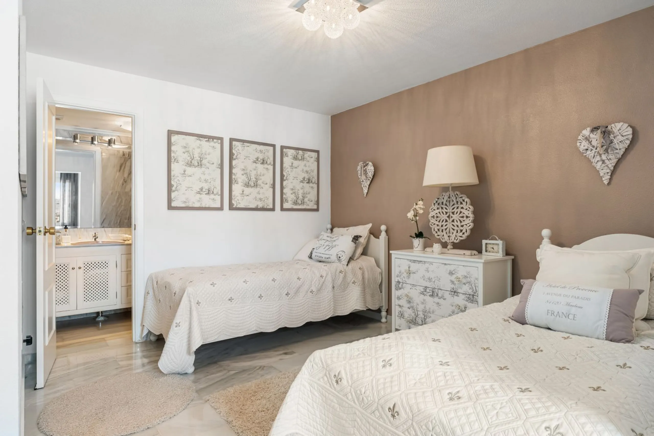 House - Townhouse в продаже в Marbella, Málaga. В доме 3 спален и 3 ванных комнат. Площадь дома 100 м²
