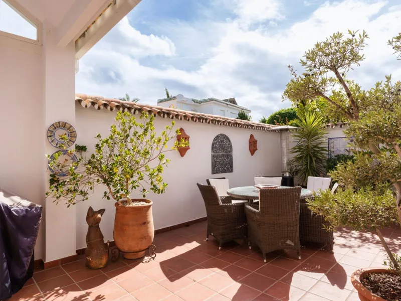 House - Townhouse в продаже в Marbella, Málaga. В доме 3 спален и 3 ванных комнат. Площадь дома 100 м²