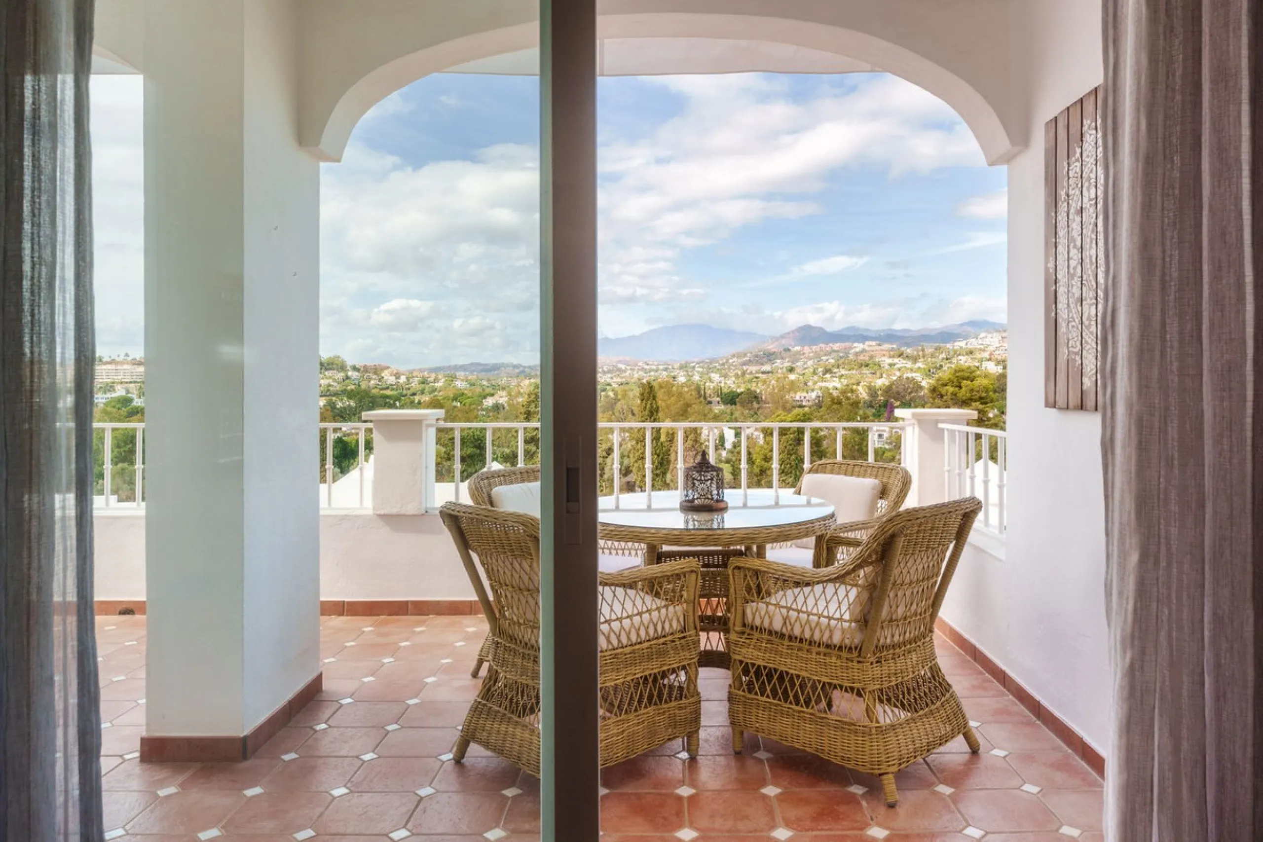House - Townhouse в продаже в Marbella, Málaga. В доме 3 спален и 3 ванных комнат. Площадь дома 100 м²