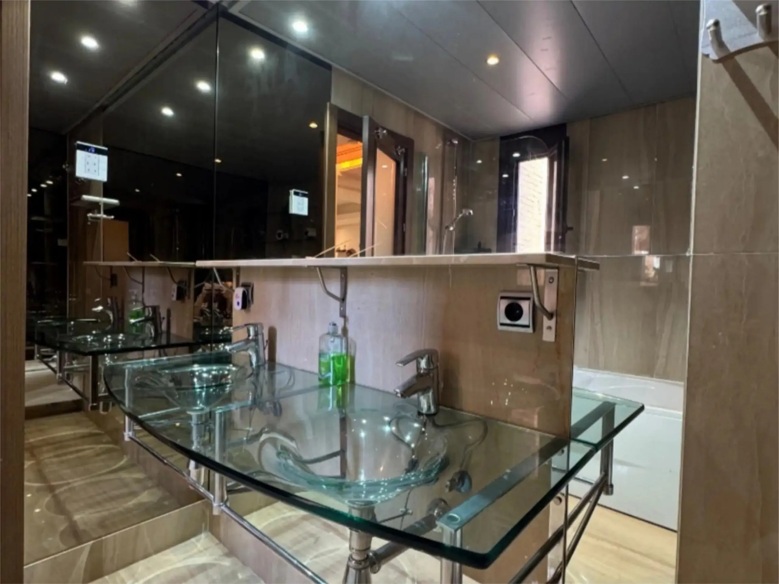 Apartment - Middle Floor Apartment в продаже в Estepona, Málaga. В доме 3 спален и 2 ванных комнат. Площадь дома 192 м²