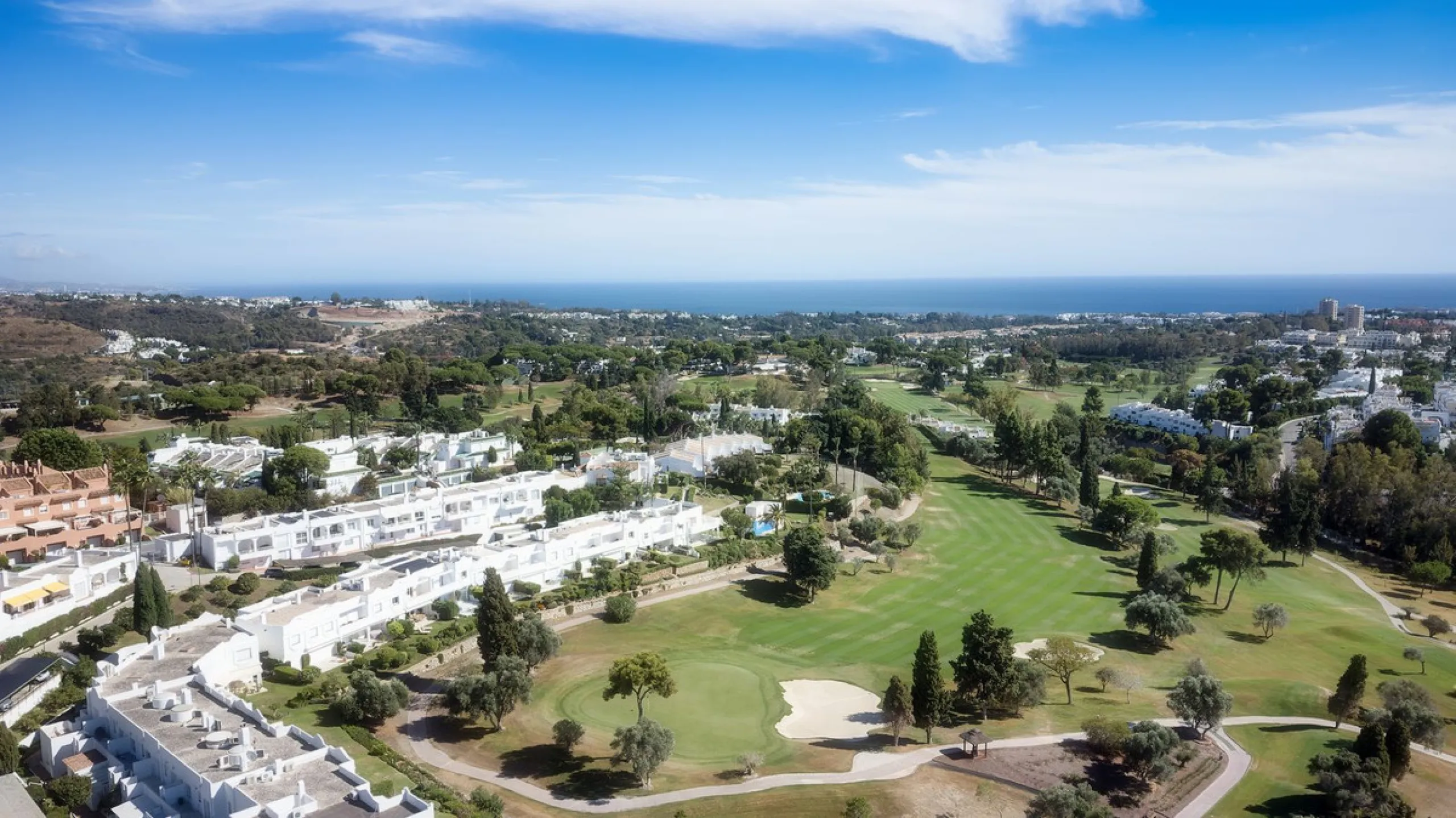 House - Townhouse в продаже в Marbella, Málaga. В доме 3 спален и 3 ванных комнат. Площадь дома 100 м²