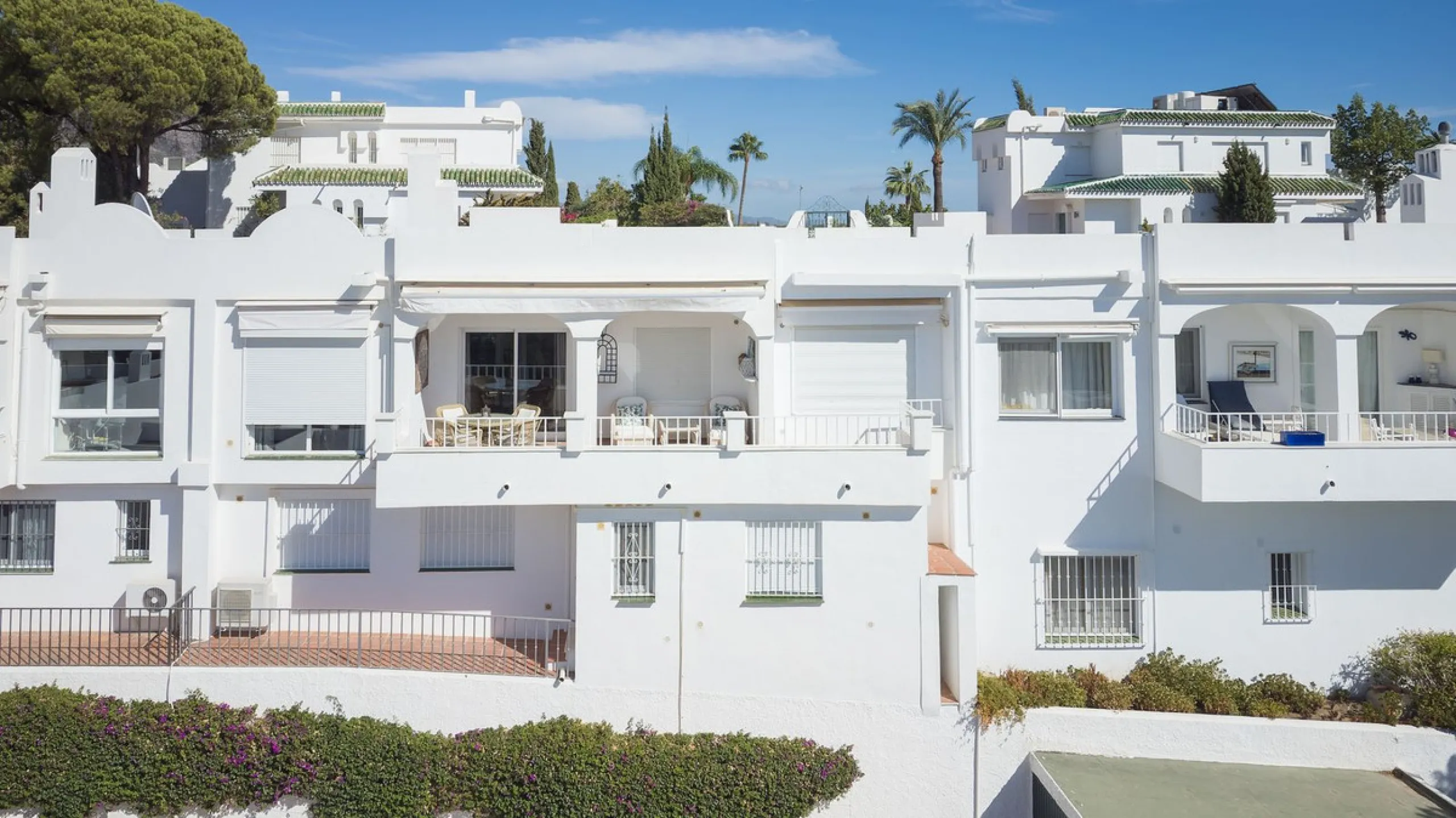 House - Townhouse в продаже в Marbella, Málaga. В доме 3 спален и 3 ванных комнат. Площадь дома 100 м²