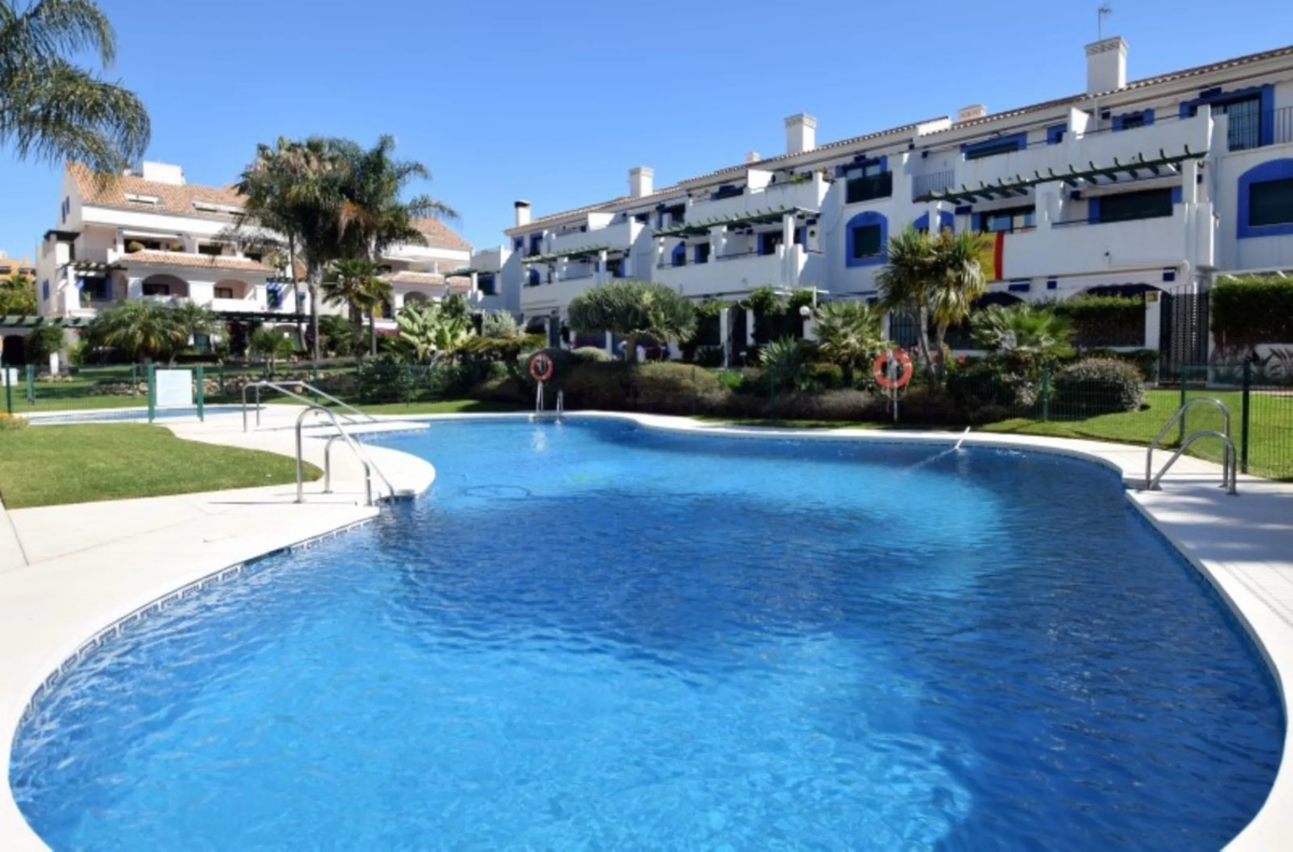 Apartment - Ground Floor Apartment в продаже в Marbella, Málaga. В доме 3 спален и 2 ванных комнат. Площадь дома 92 м²