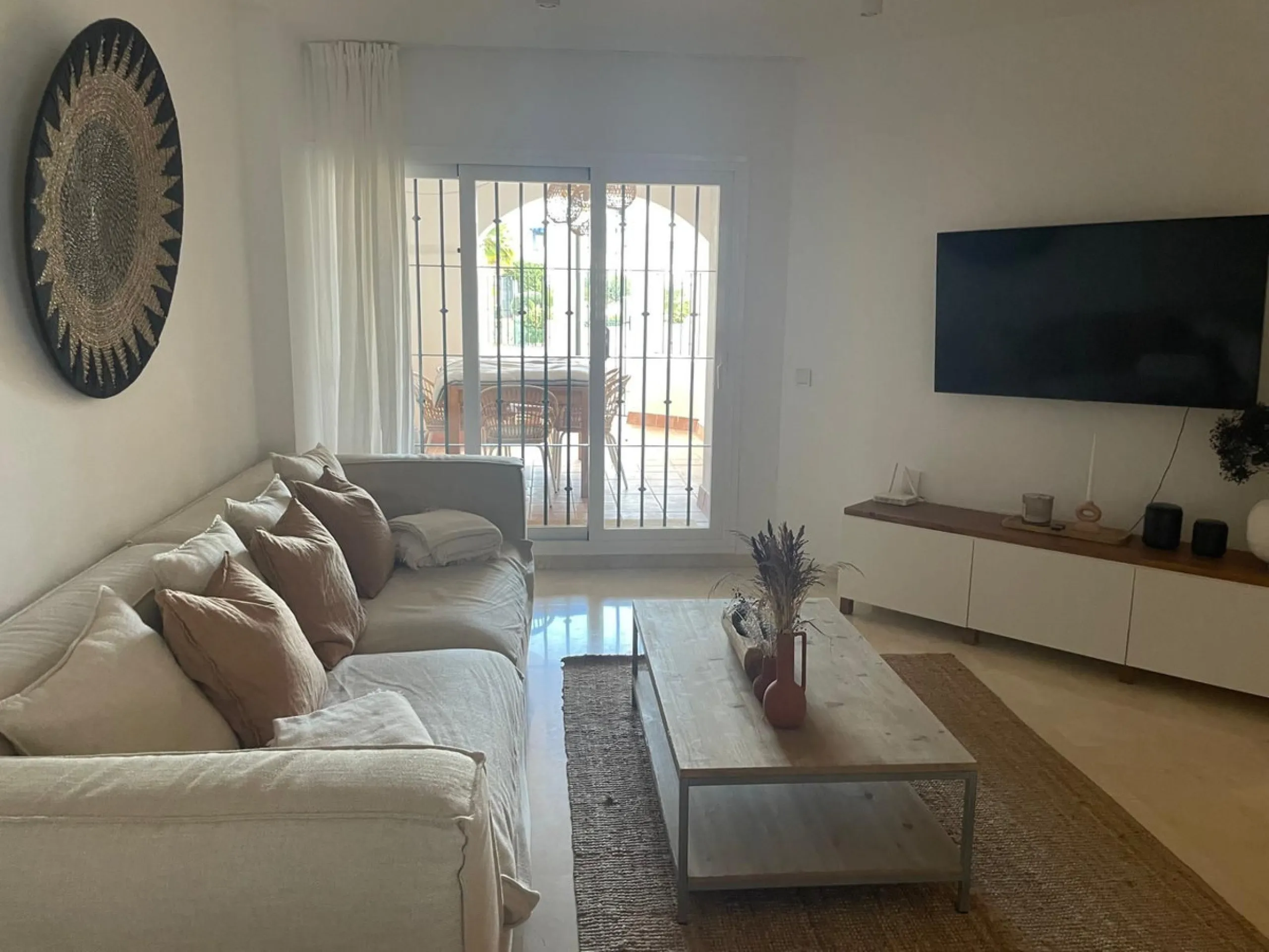 Apartment - Ground Floor Apartment в продаже в Marbella, Málaga. В доме 3 спален и 2 ванных комнат. Площадь дома 92 м²