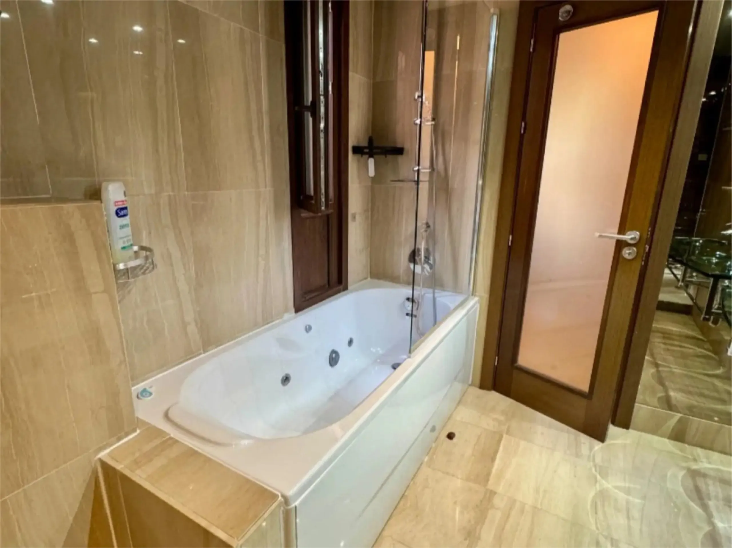 Apartment - Middle Floor Apartment в продаже в Estepona, Málaga. В доме 3 спален и 2 ванных комнат. Площадь дома 192 м²