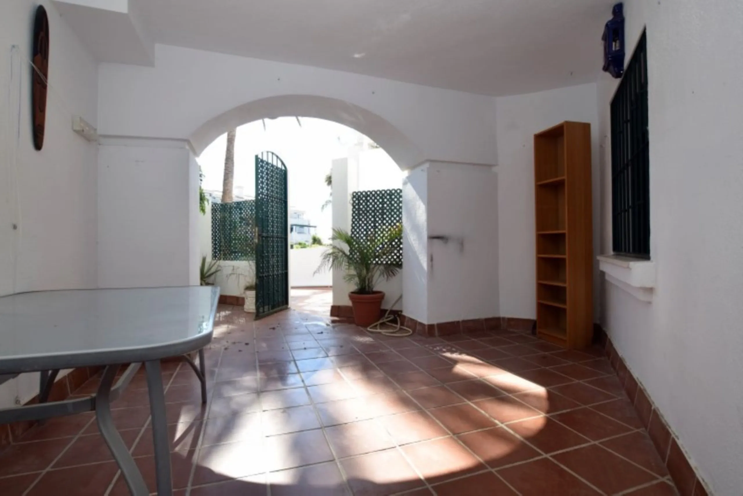 Apartment - Ground Floor Apartment в продаже в Marbella, Málaga. В доме 3 спален и 2 ванных комнат. Площадь дома 92 м²