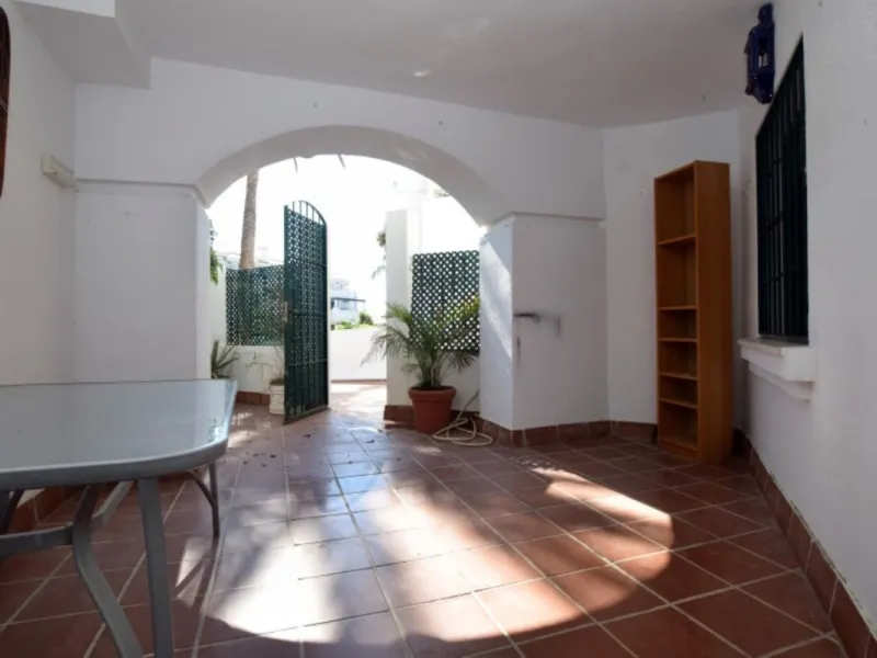 Apartment - Ground Floor Apartment в продаже в Marbella, Málaga. В доме 3 спален и 2 ванных комнат. Площадь дома 92 м²