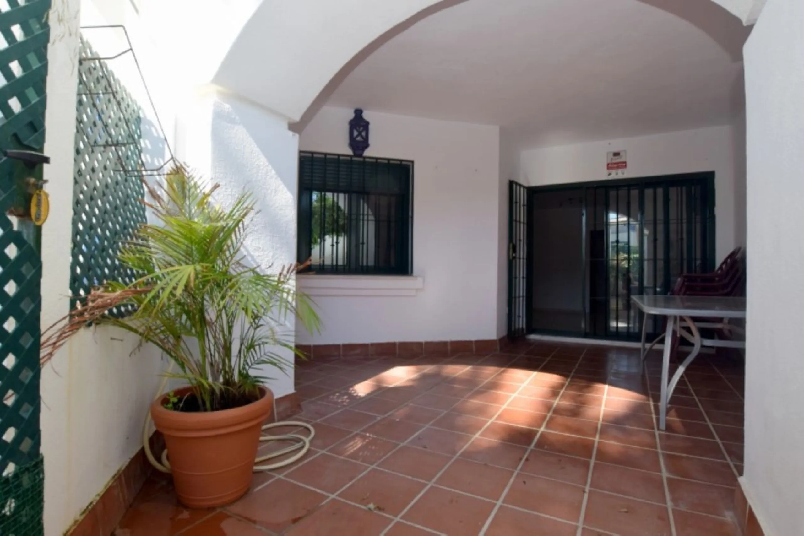 Apartment - Ground Floor Apartment в продаже в Marbella, Málaga. В доме 3 спален и 2 ванных комнат. Площадь дома 92 м²