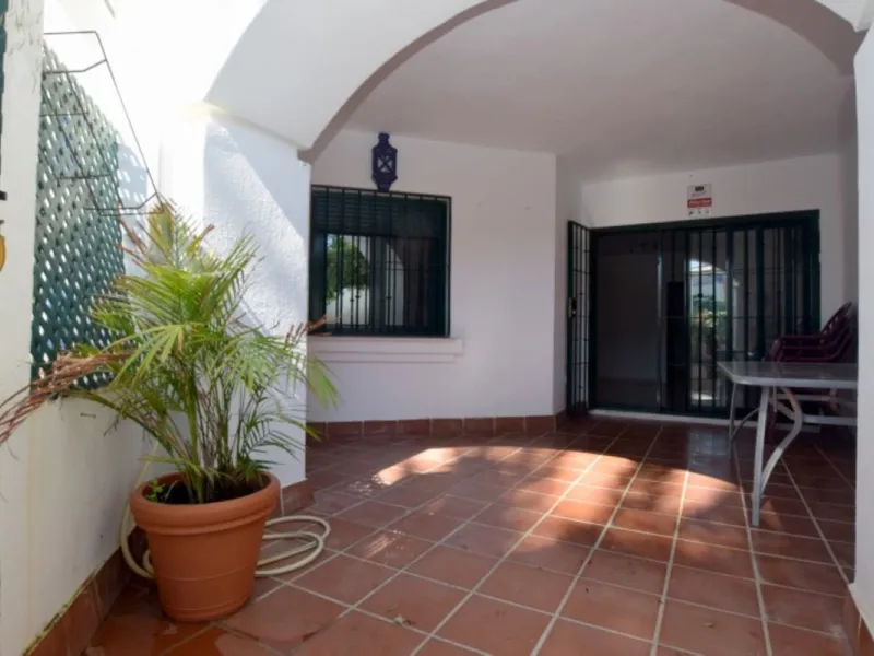 Apartment - Ground Floor Apartment в продаже в Marbella, Málaga. В доме 3 спален и 2 ванных комнат. Площадь дома 92 м²