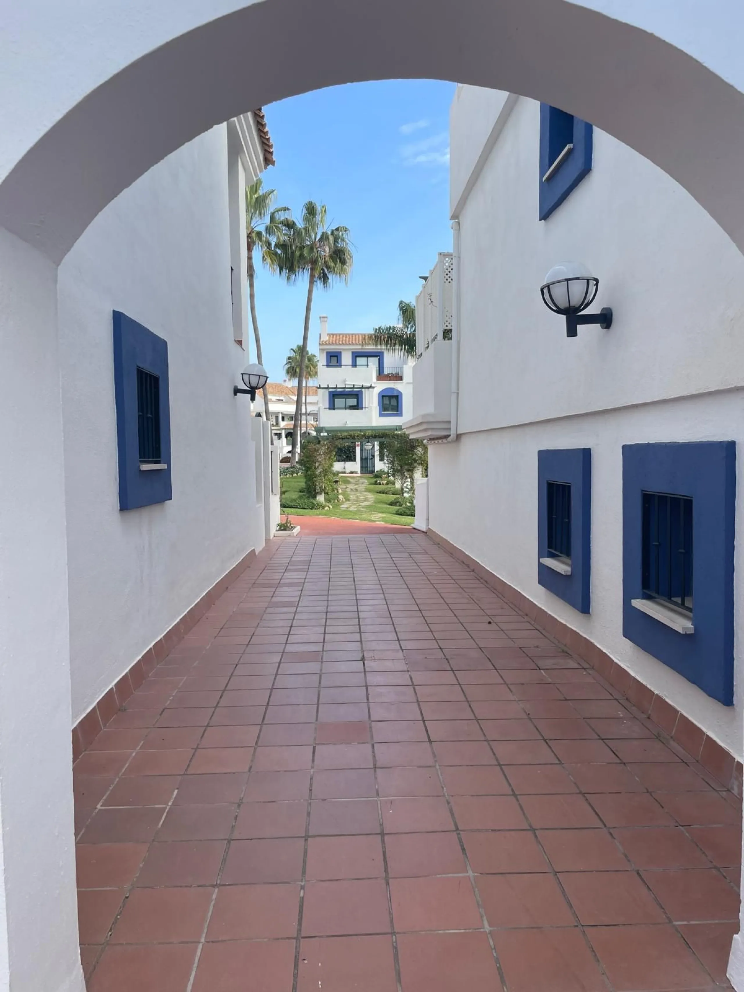 Apartment - Ground Floor Apartment в продаже в Marbella, Málaga. В доме 3 спален и 2 ванных комнат. Площадь дома 92 м²