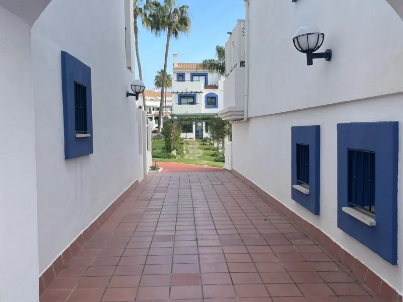 Apartment - Ground Floor Apartment в продаже в Marbella, Málaga. В доме 3 спален и 2 ванных комнат. Площадь дома 92 м²