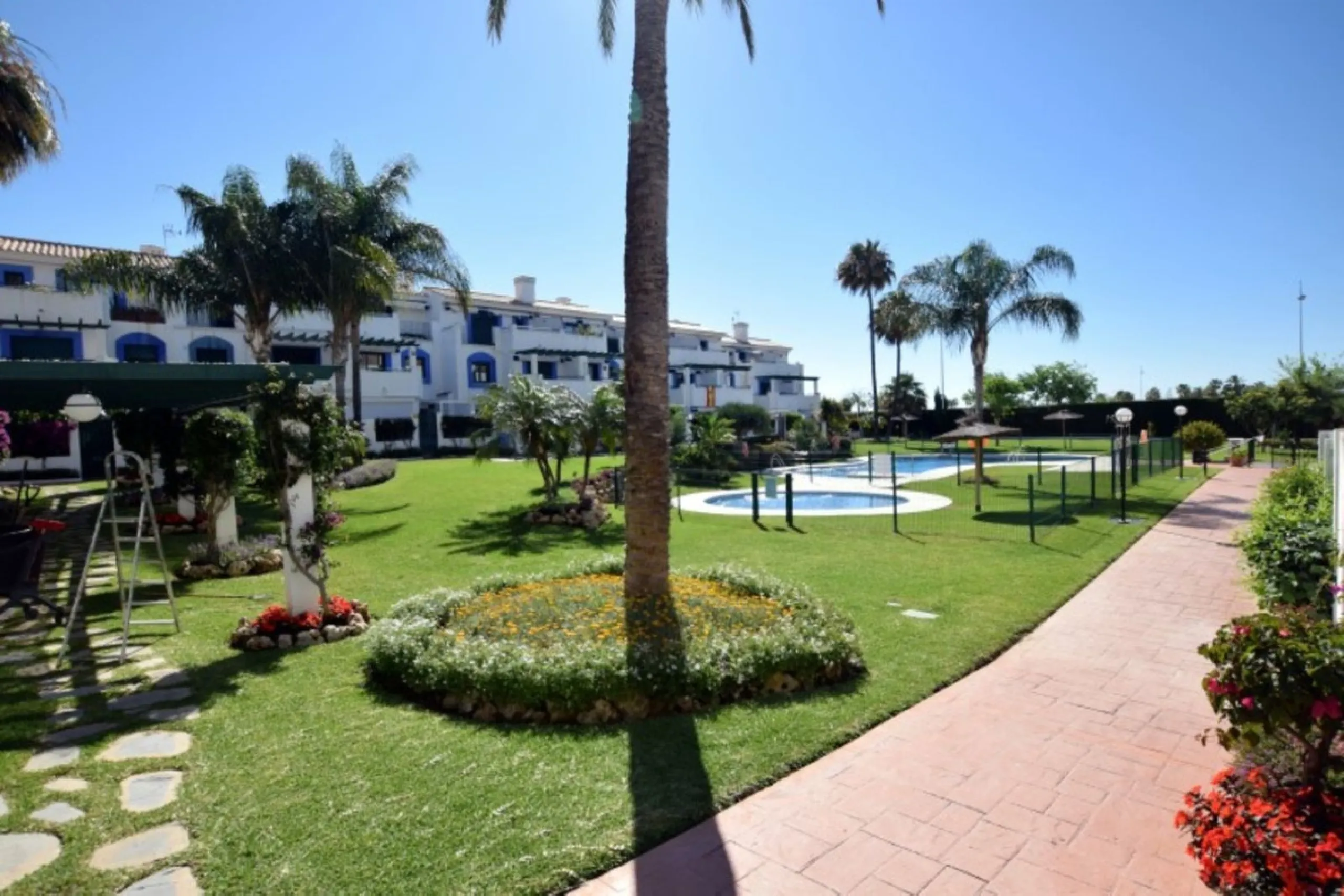 Apartment - Ground Floor Apartment в продаже в Marbella, Málaga. В доме 3 спален и 2 ванных комнат. Площадь дома 92 м²