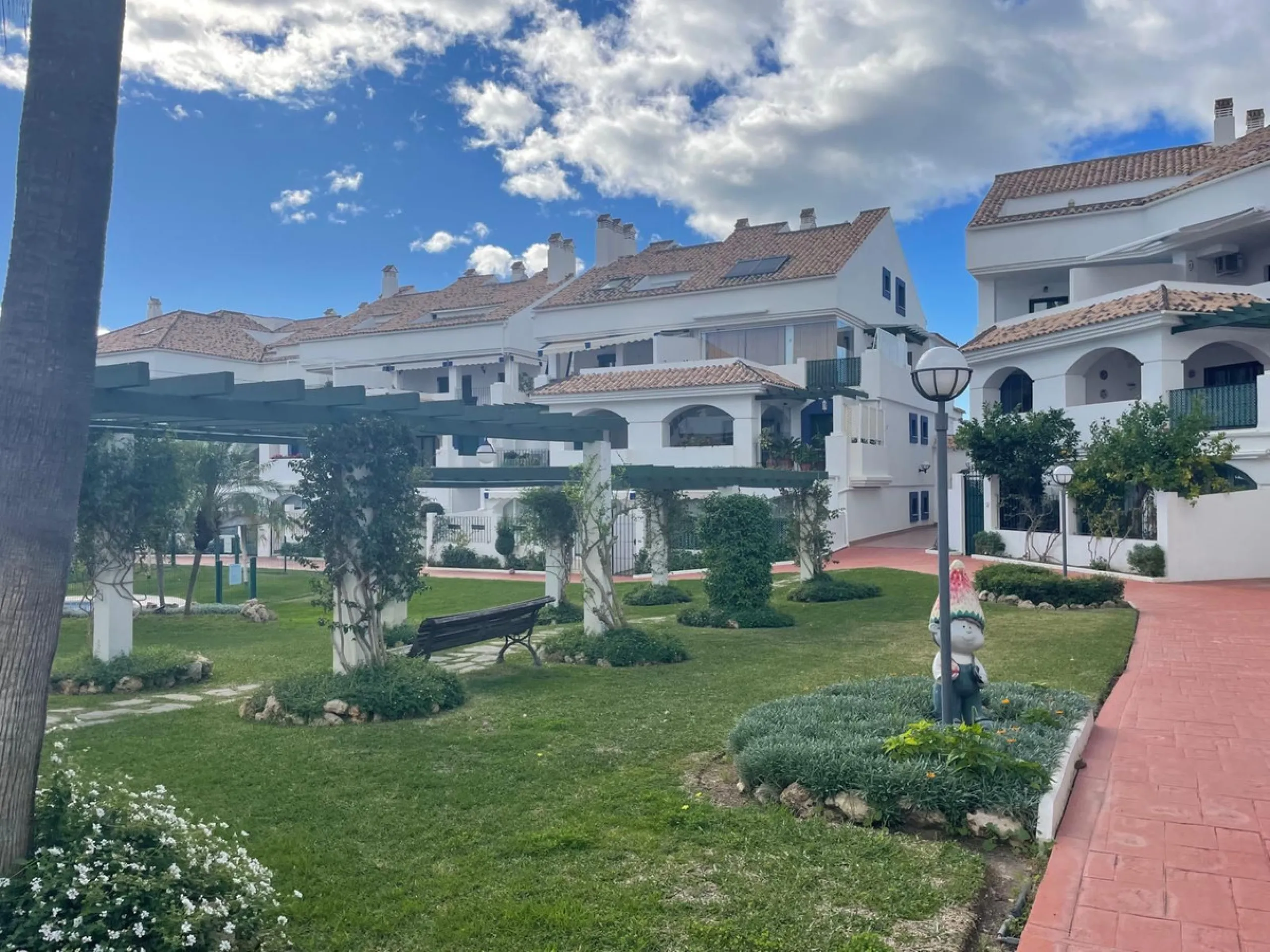 Apartment - Ground Floor Apartment в продаже в Marbella, Málaga. В доме 3 спален и 2 ванных комнат. Площадь дома 92 м²