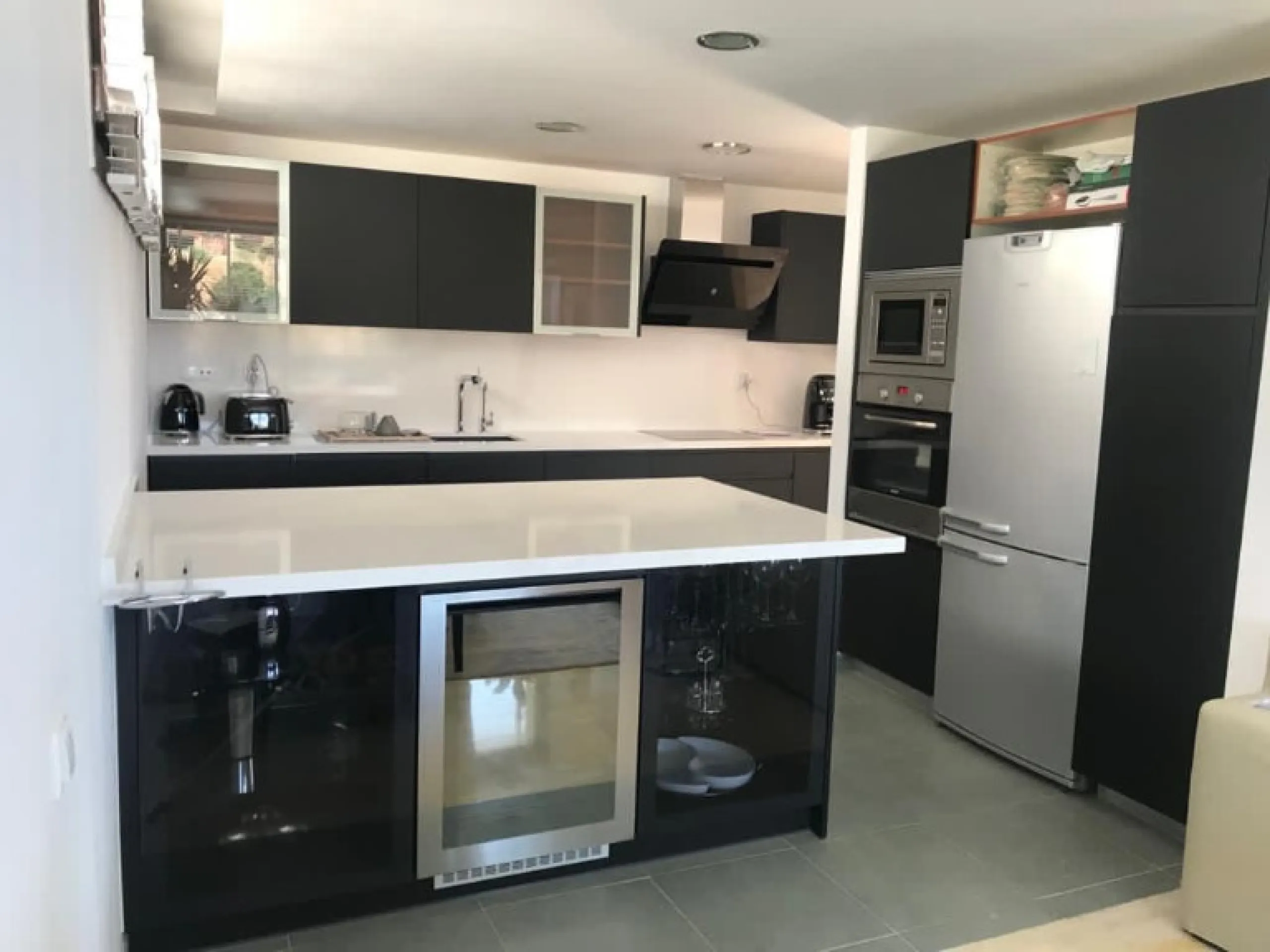 Apartment - Middle Floor Apartment в продаже в Marbella, Málaga. В доме 3 спален и 3 ванных комнат. Площадь дома 176 м²