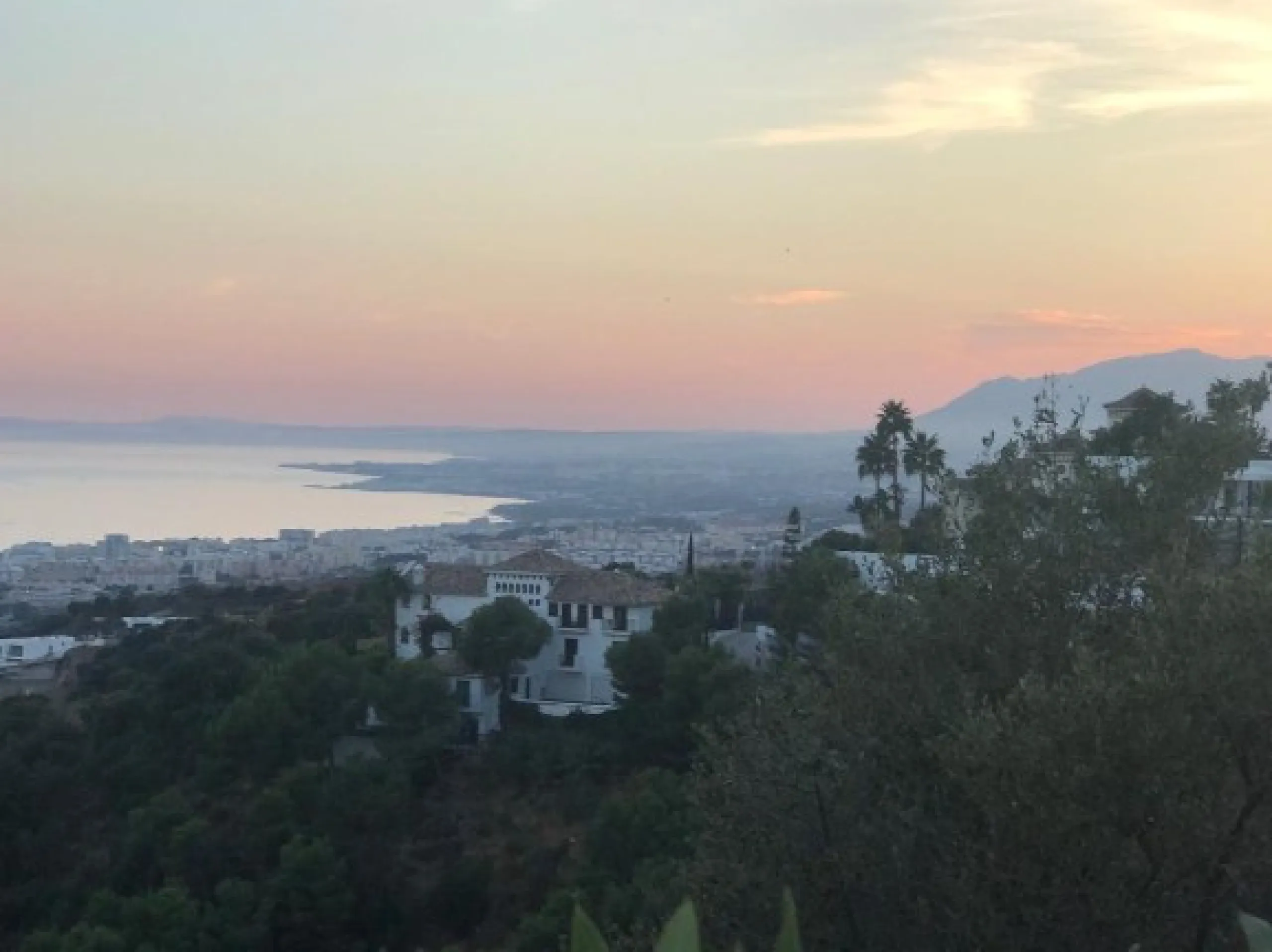 Apartment - Middle Floor Apartment в продаже в Marbella, Málaga. В доме 3 спален и 3 ванных комнат. Площадь дома 176 м²