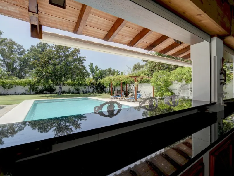 House - Detached Villa в продаже в Estepona, Málaga. В доме 5 спален и 4 ванных комнат. Площадь дома 698 м². Площадь участка 1200 м²