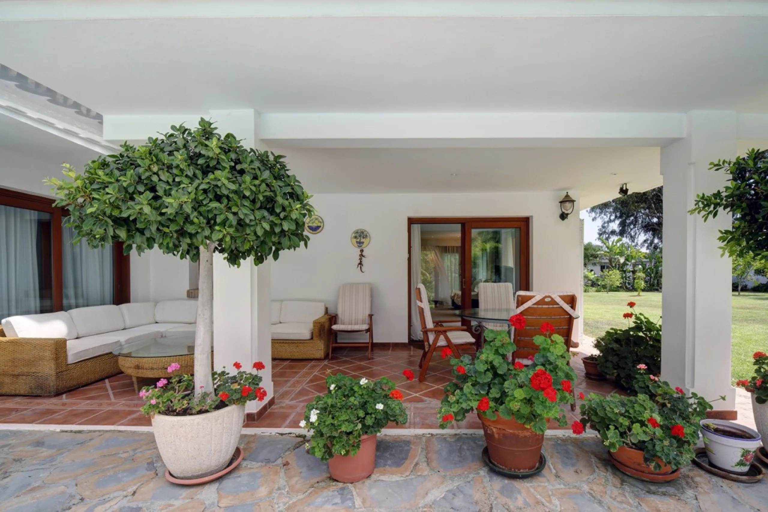 House - Detached Villa в продаже в Estepona, Málaga. В доме 5 спален и 4 ванных комнат. Площадь дома 698 м². Площадь участка 1200 м²