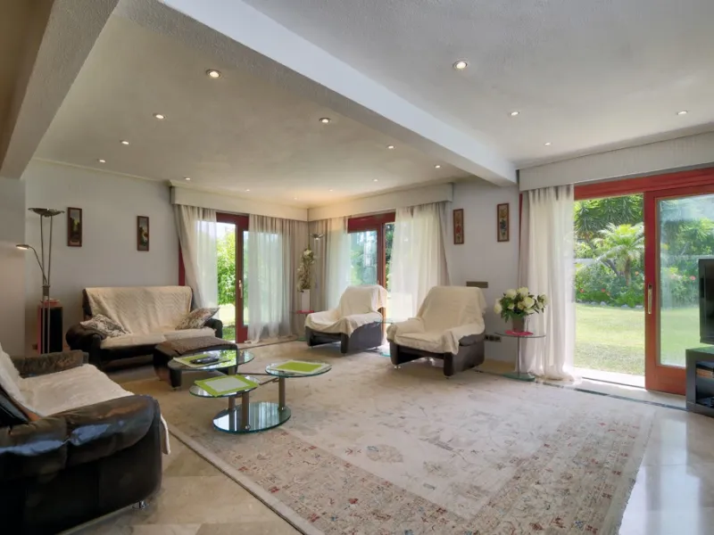 House - Detached Villa в продаже в Estepona, Málaga. В доме 5 спален и 4 ванных комнат. Площадь дома 698 м². Площадь участка 1200 м²