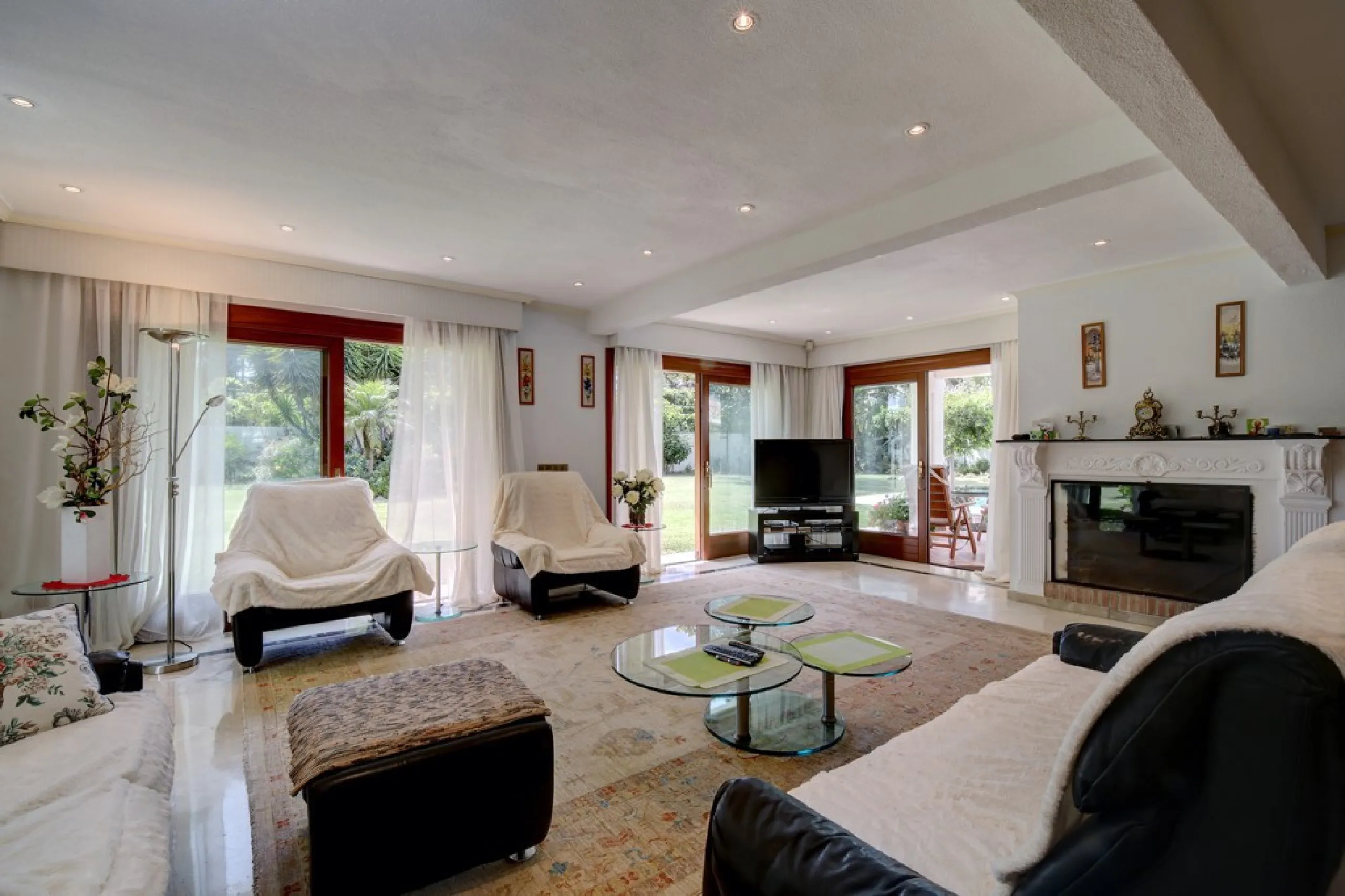 House - Detached Villa в продаже в Estepona, Málaga. В доме 5 спален и 4 ванных комнат. Площадь дома 698 м². Площадь участка 1200 м²