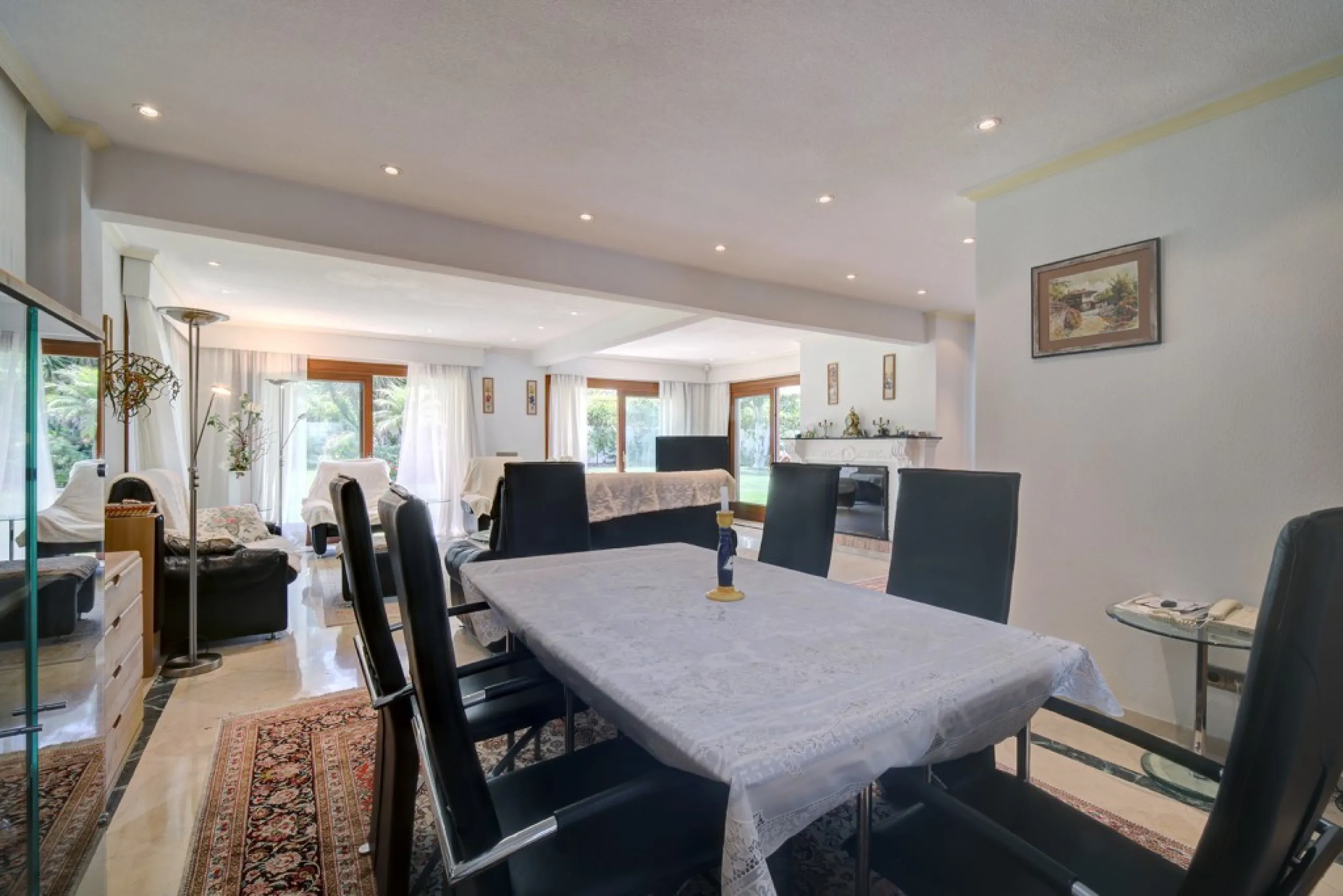House - Detached Villa в продаже в Estepona, Málaga. В доме 5 спален и 4 ванных комнат. Площадь дома 698 м². Площадь участка 1200 м²