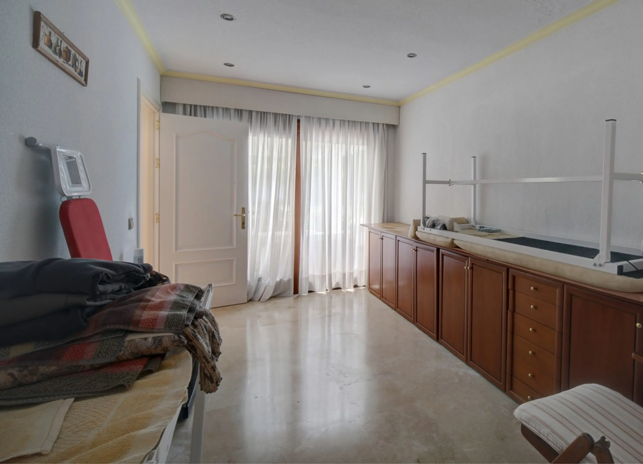 House - Detached Villa в продаже в Estepona, Málaga. В доме 5 спален и 4 ванных комнат. Площадь дома 698 м². Площадь участка 1200 м²