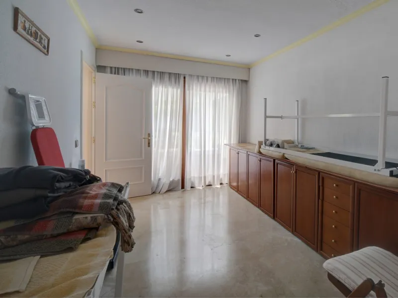 House - Detached Villa в продаже в Estepona, Málaga. В доме 5 спален и 4 ванных комнат. Площадь дома 698 м². Площадь участка 1200 м²