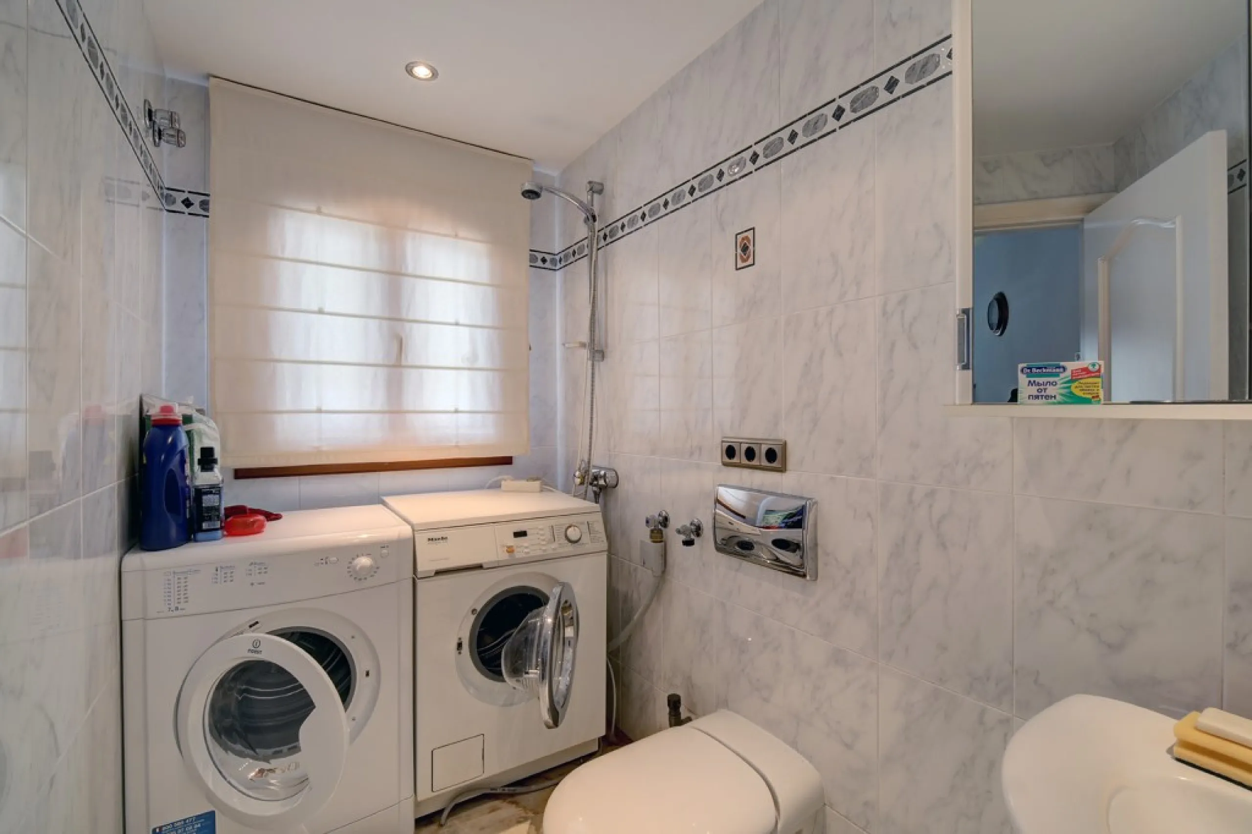 House - Detached Villa в продаже в Estepona, Málaga. В доме 5 спален и 4 ванных комнат. Площадь дома 698 м². Площадь участка 1200 м²