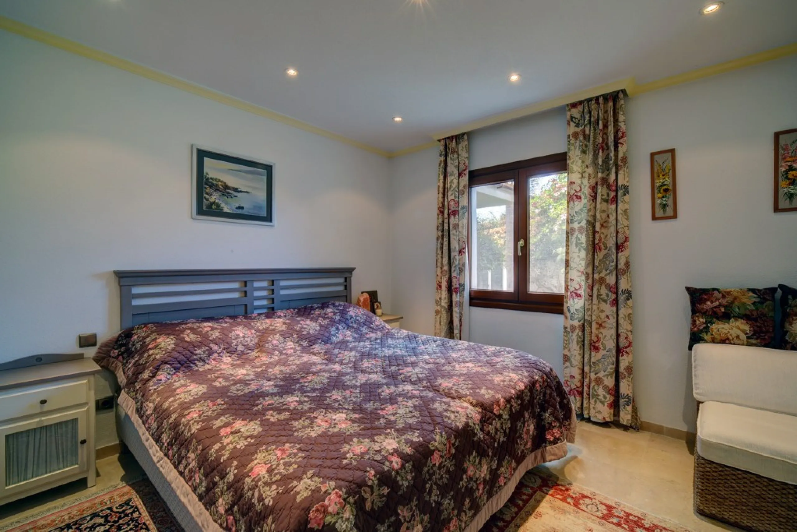House - Detached Villa в продаже в Estepona, Málaga. В доме 5 спален и 4 ванных комнат. Площадь дома 698 м². Площадь участка 1200 м²