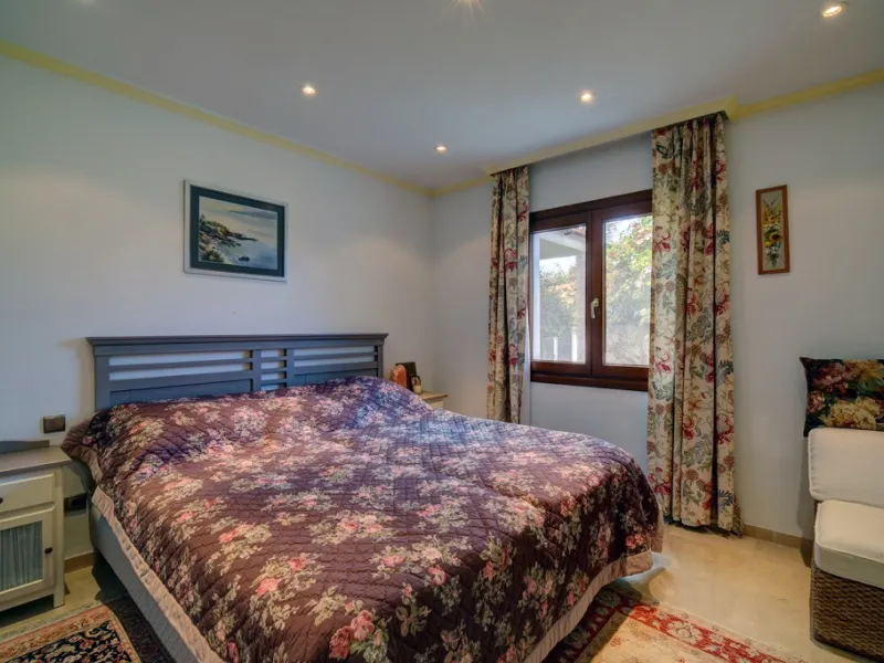 House - Detached Villa в продаже в Estepona, Málaga. В доме 5 спален и 4 ванных комнат. Площадь дома 698 м². Площадь участка 1200 м²