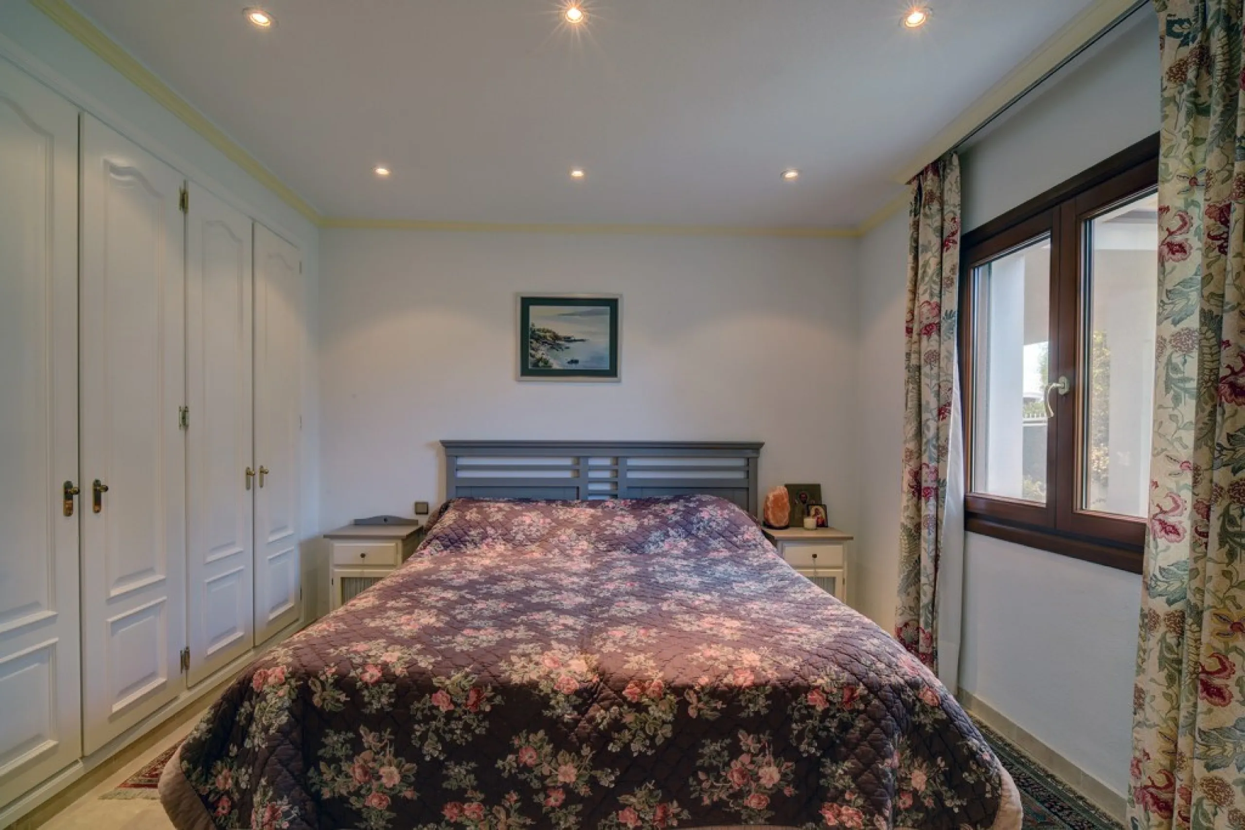House - Detached Villa в продаже в Estepona, Málaga. В доме 5 спален и 4 ванных комнат. Площадь дома 698 м². Площадь участка 1200 м²