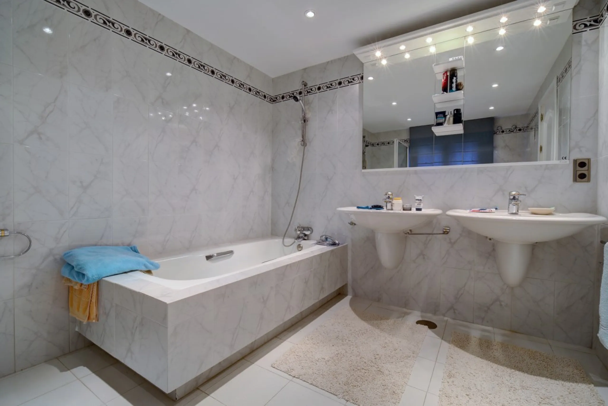 House - Detached Villa в продаже в Estepona, Málaga. В доме 5 спален и 4 ванных комнат. Площадь дома 698 м². Площадь участка 1200 м²