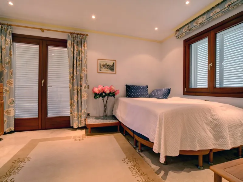 House - Detached Villa в продаже в Estepona, Málaga. В доме 5 спален и 4 ванных комнат. Площадь дома 698 м². Площадь участка 1200 м²