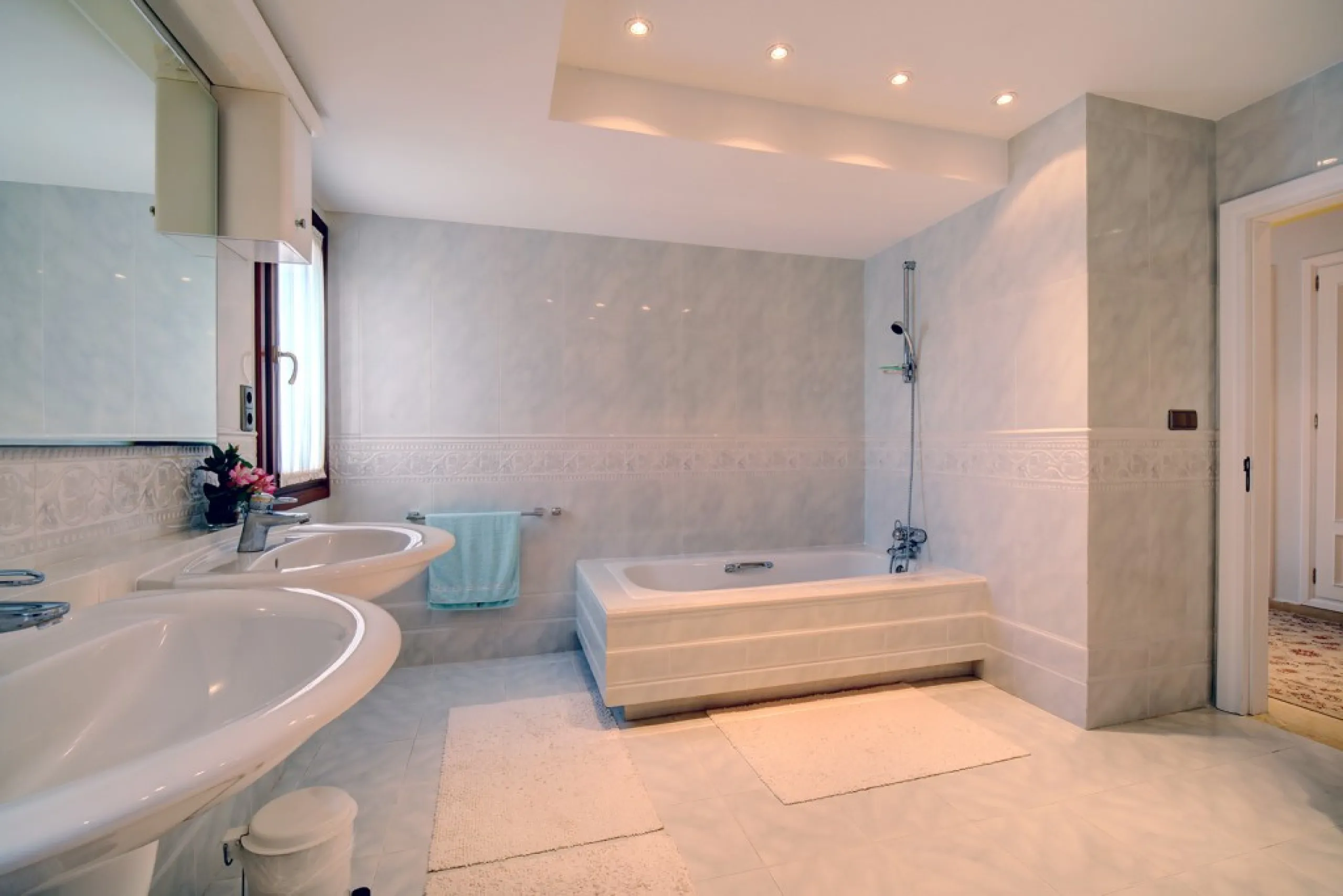 House - Detached Villa в продаже в Estepona, Málaga. В доме 5 спален и 4 ванных комнат. Площадь дома 698 м². Площадь участка 1200 м²