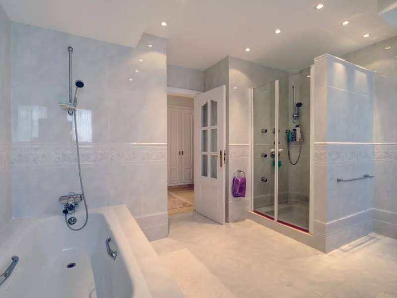 House - Detached Villa в продаже в Estepona, Málaga. В доме 5 спален и 4 ванных комнат. Площадь дома 698 м². Площадь участка 1200 м²