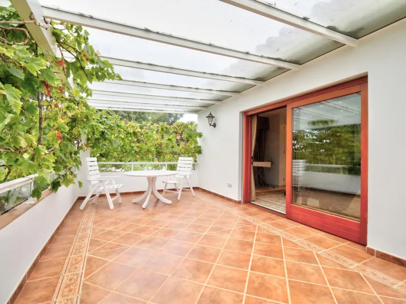 House - Detached Villa в продаже в Estepona, Málaga. В доме 5 спален и 4 ванных комнат. Площадь дома 698 м². Площадь участка 1200 м²