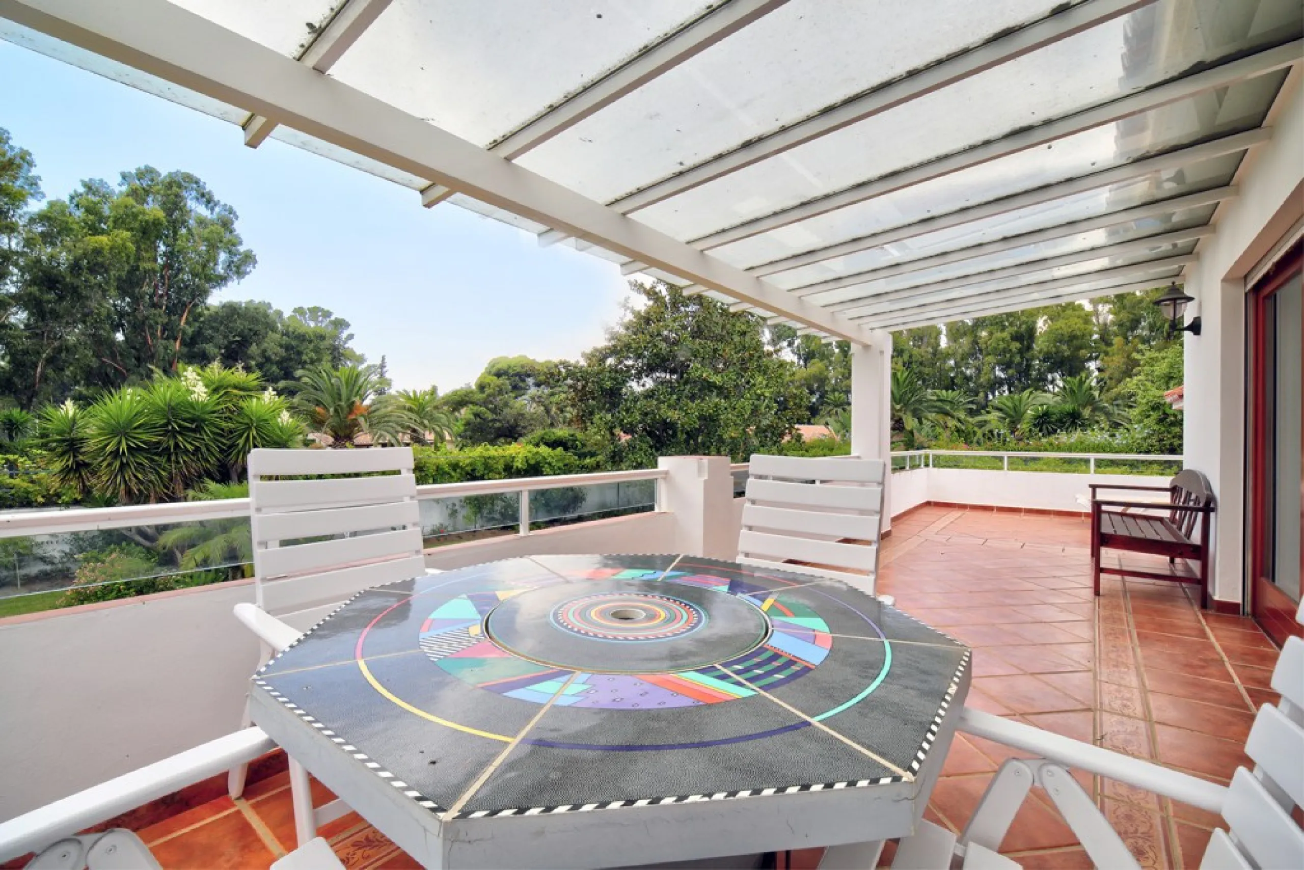 House - Detached Villa в продаже в Estepona, Málaga. В доме 5 спален и 4 ванных комнат. Площадь дома 698 м². Площадь участка 1200 м²