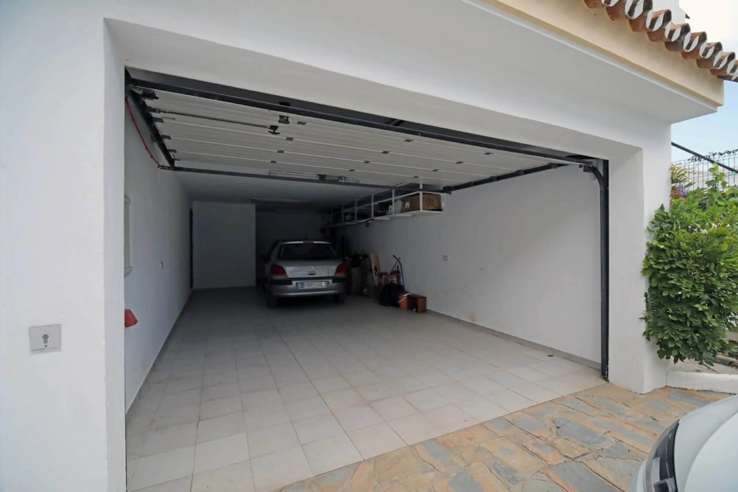 House - Detached Villa в продаже в Estepona, Málaga. В доме 5 спален и 4 ванных комнат. Площадь дома 698 м². Площадь участка 1200 м²