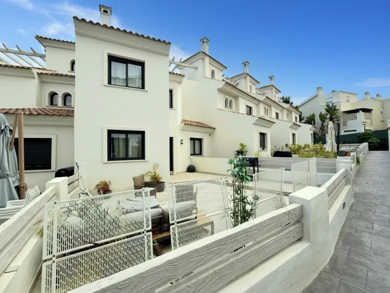 INVESTMENT PROPERTY GENERATING A YIELD OF NEARLY 6% GROSS PER ANNUM. THIS PROPERTY IS NOT VACANT IT HAS A PAYING TENANT ON A LONG TERM RENTAL CONTRACT FROM FEB 2026.