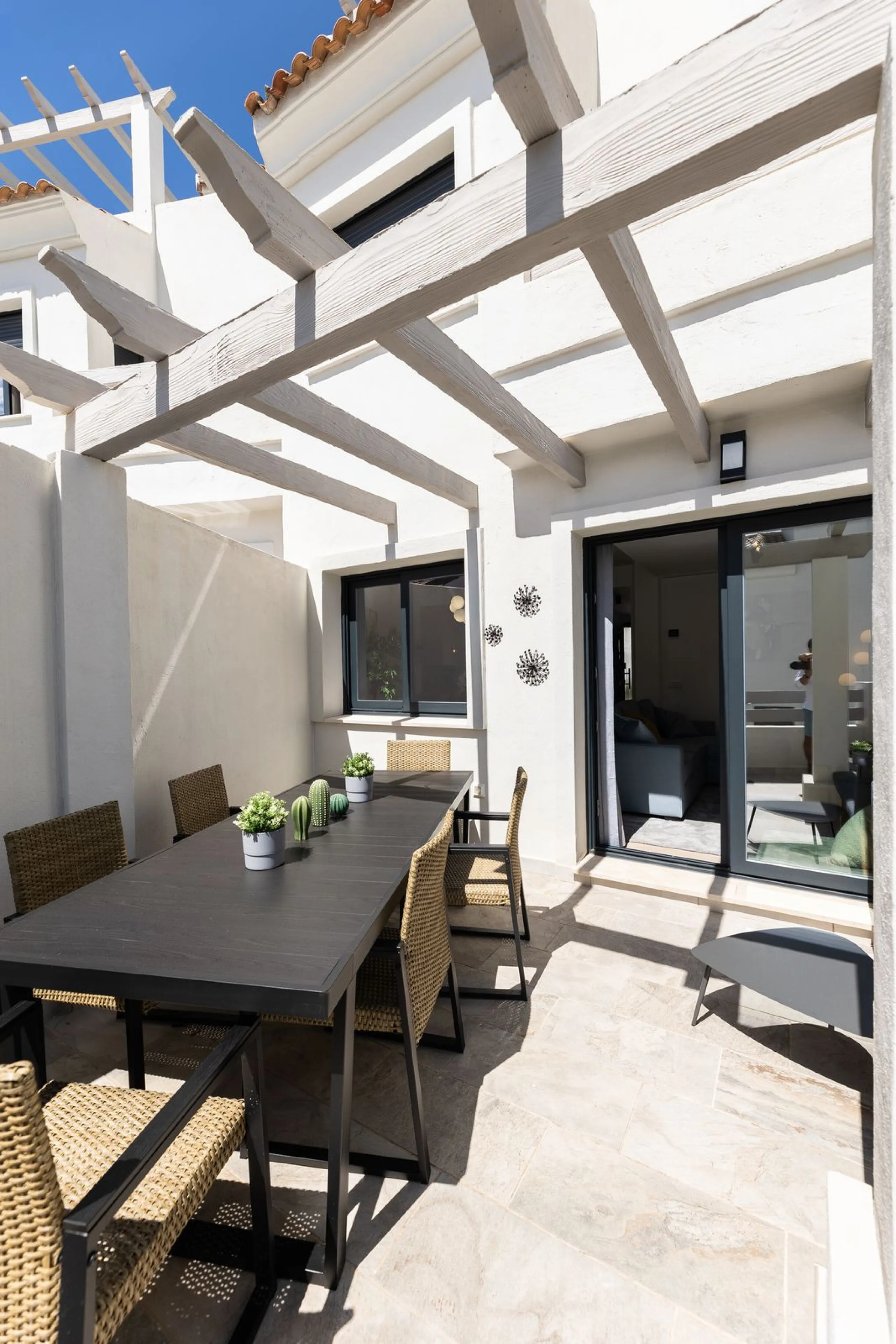INVESTMENT PROPERTY GENERATING A YIELD OF NEARLY 6% GROSS PER ANNUM. THIS PROPERTY IS NOT VACANT IT HAS A PAYING TENANT ON A LONG TERM RENTAL CONTRACT FROM FEB 2026.