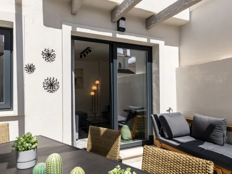 INVESTMENT PROPERTY GENERATING A YIELD OF NEARLY 6% GROSS PER ANNUM. THIS PROPERTY IS NOT VACANT IT HAS A PAYING TENANT ON A LONG TERM RENTAL CONTRACT FROM FEB 2026.