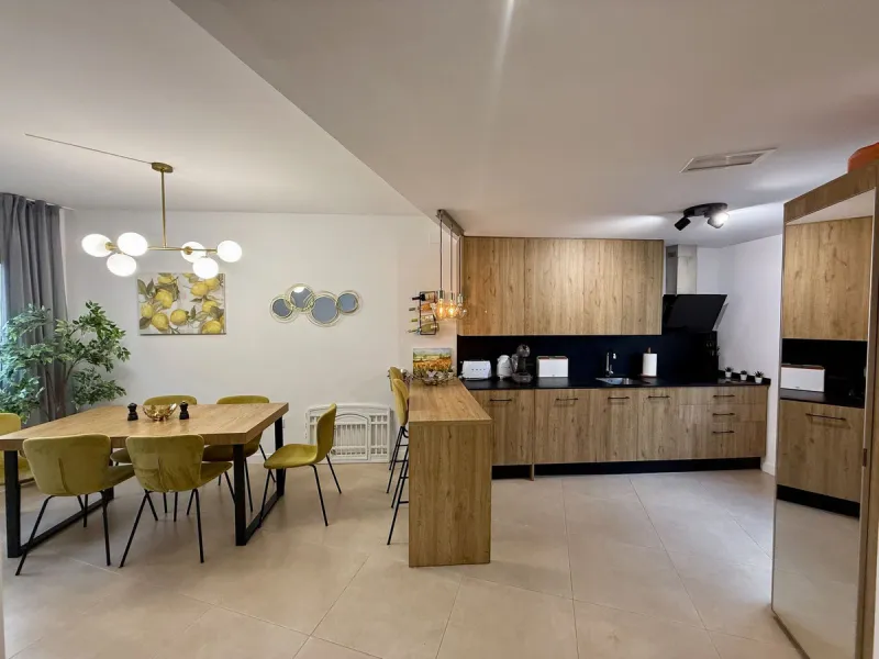 INVESTMENT PROPERTY GENERATING A YIELD OF NEARLY 6% GROSS PER ANNUM. THIS PROPERTY IS NOT VACANT IT HAS A PAYING TENANT ON A LONG TERM RENTAL CONTRACT FROM FEB 2026.