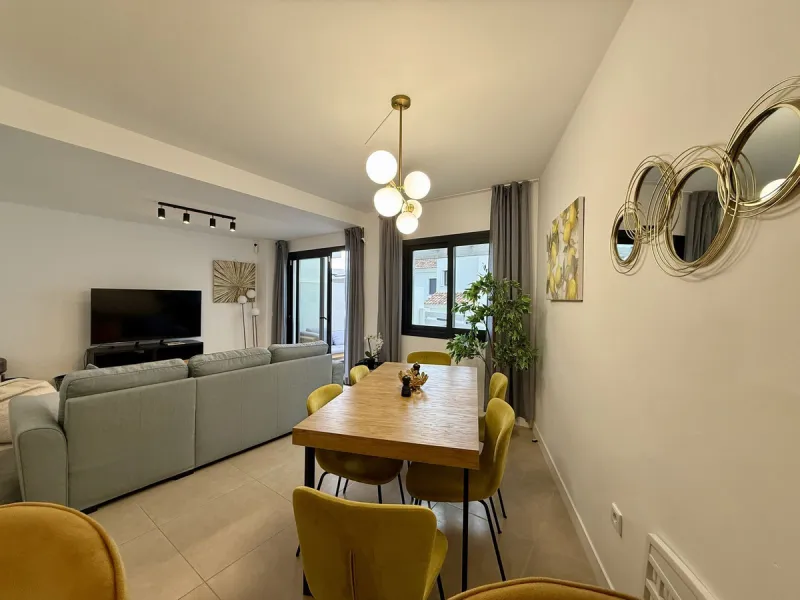 INVESTMENT PROPERTY GENERATING A YIELD OF NEARLY 6% GROSS PER ANNUM. THIS PROPERTY IS NOT VACANT IT HAS A PAYING TENANT ON A LONG TERM RENTAL CONTRACT FROM FEB 2026.