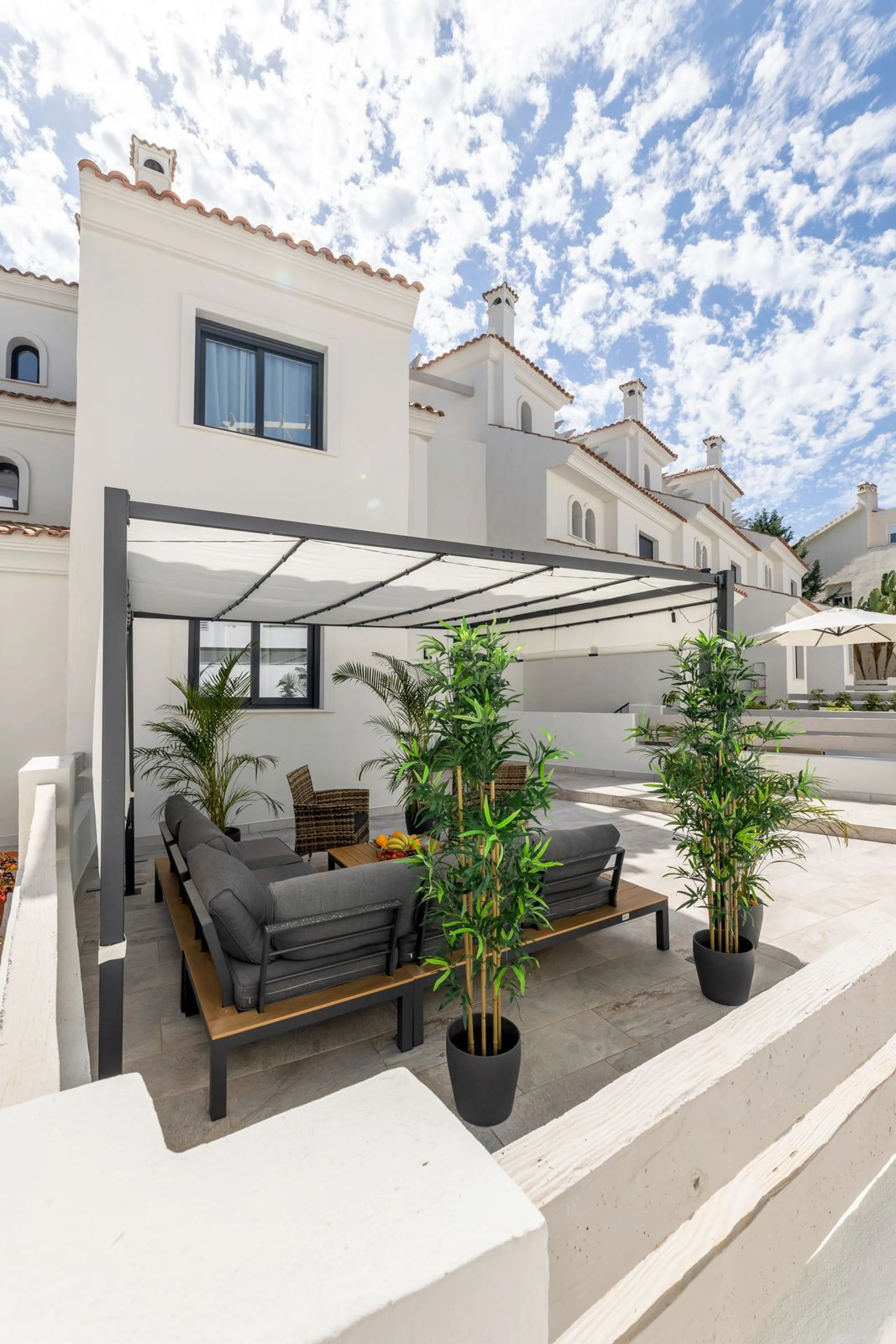 INVESTMENT PROPERTY GENERATING A YIELD OF NEARLY 6% GROSS PER ANNUM. THIS PROPERTY IS NOT VACANT IT HAS A PAYING TENANT ON A LONG TERM RENTAL CONTRACT FROM FEB 2026.