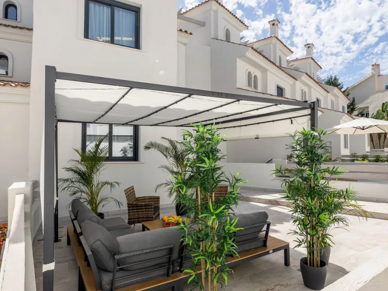 INVESTMENT PROPERTY GENERATING A YIELD OF NEARLY 6% GROSS PER ANNUM. THIS PROPERTY IS NOT VACANT IT HAS A PAYING TENANT ON A LONG TERM RENTAL CONTRACT FROM FEB 2026.