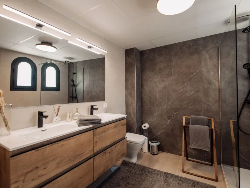 INVESTMENT PROPERTY GENERATING A YIELD OF NEARLY 6% GROSS PER ANNUM. THIS PROPERTY IS NOT VACANT IT HAS A PAYING TENANT ON A LONG TERM RENTAL CONTRACT FROM FEB 2026.